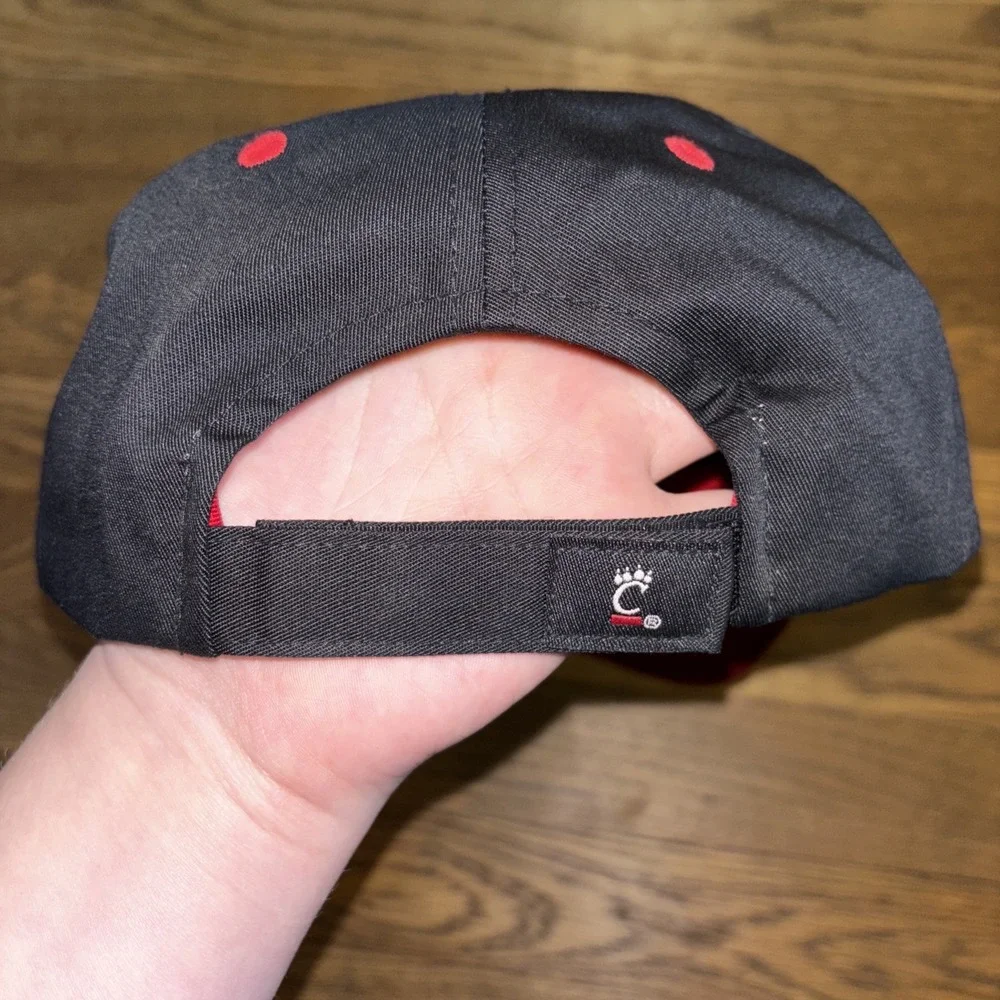 NEW Y2K Cincinnati Bearcats Cap Dad Hat Adjustable Top of the World‎ Embroidered